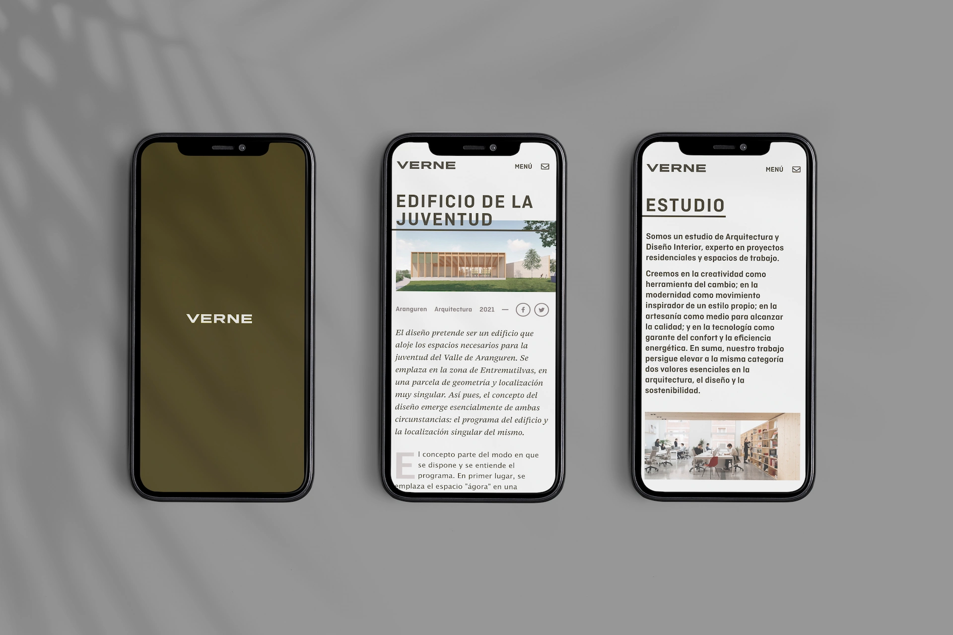Tres visualizaciones diferentes de la web de Verne arquitectura en móvil